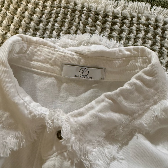 White shacket - Picture 2 of 3